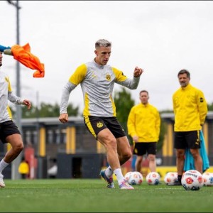 壹号娱乐下载-好消息，五个月前遭遇半月板撕裂施洛特贝克重返多特合练